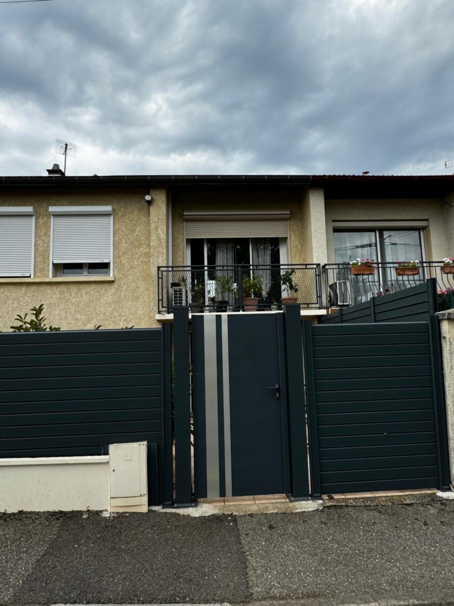Au Calme Dans Maison En Rez De Jardin A 2,2 Kms Du Groupama Stadium Et Salle Ldlc Arena Meyzieu Exterior foto