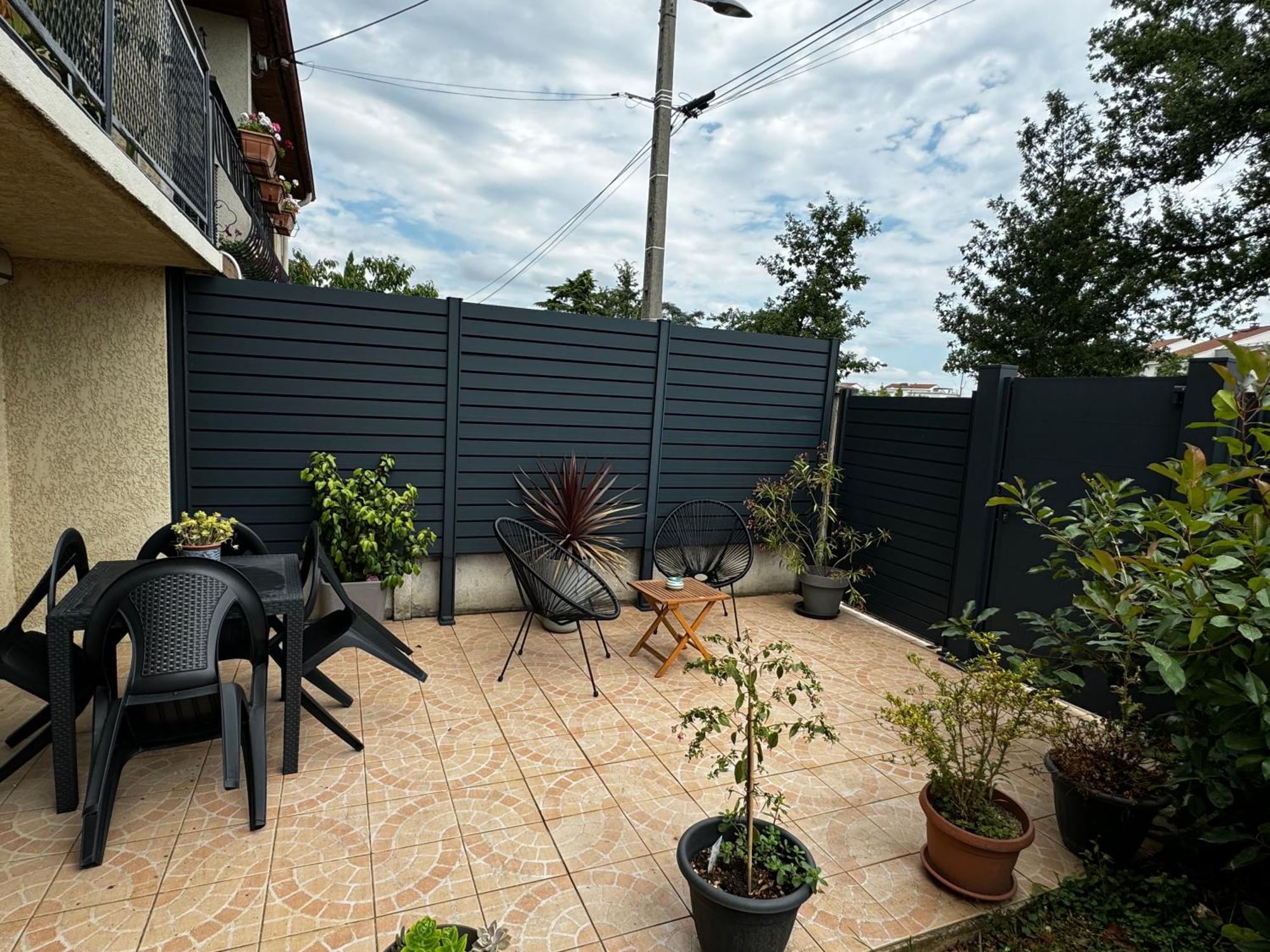Au Calme Dans Maison En Rez De Jardin A 2,2 Kms Du Groupama Stadium Et Salle Ldlc Arena Meyzieu Exterior foto